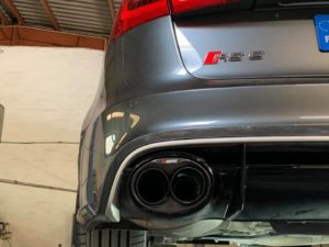 Montage ligne AKRAPOVIC sur cette magnifique Audi RS6 ! Un son juste magnifique